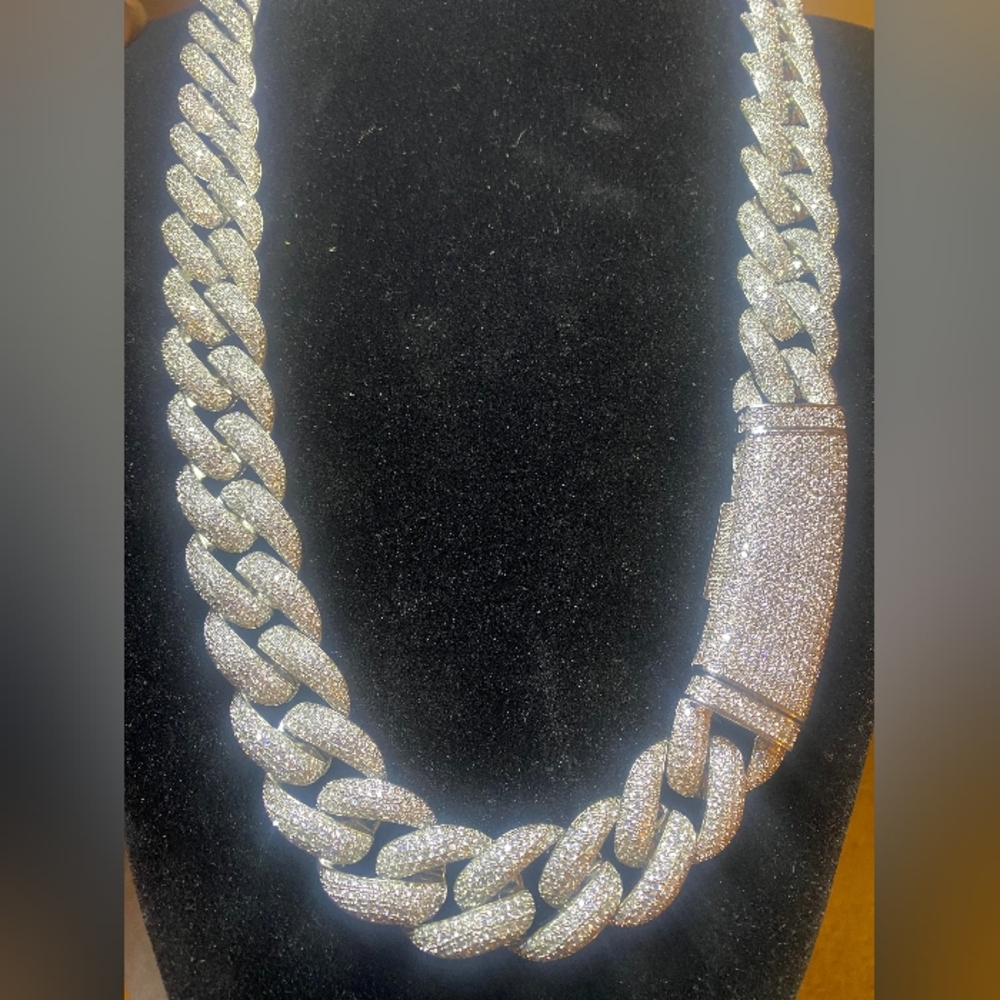 Beautiful stainless steel necklace with czs